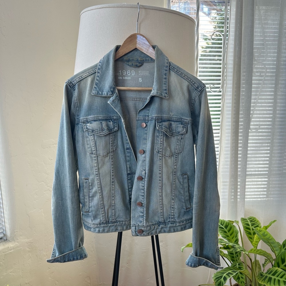 Gap 1969 denim jacket size small